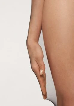 Calzedonia 20 DEN - Rajstopy - Black -Fashion Pol 03101fc44d52413b95660fa75669ef33