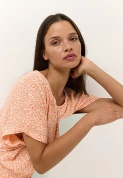 Kaffe KAISOLDE AMBER - Bluzka - Vermillion Antique Flower -Fashion Pol 03c7af26c5e54ed0858e2920e46260e4