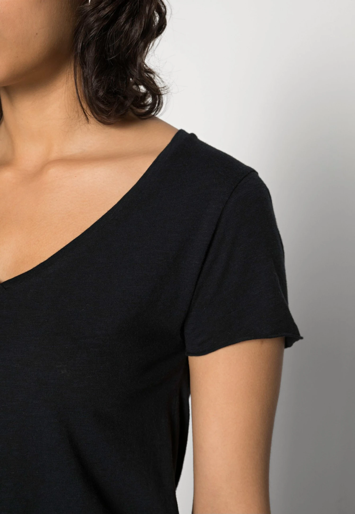 American Vintage JACKSONVILLE V NECK TEE - T-shirt Basic - Noir 5 American Vintage JACKSONVILLE V NECK TEE - T-shirt Basic - Noir - obrazek 5