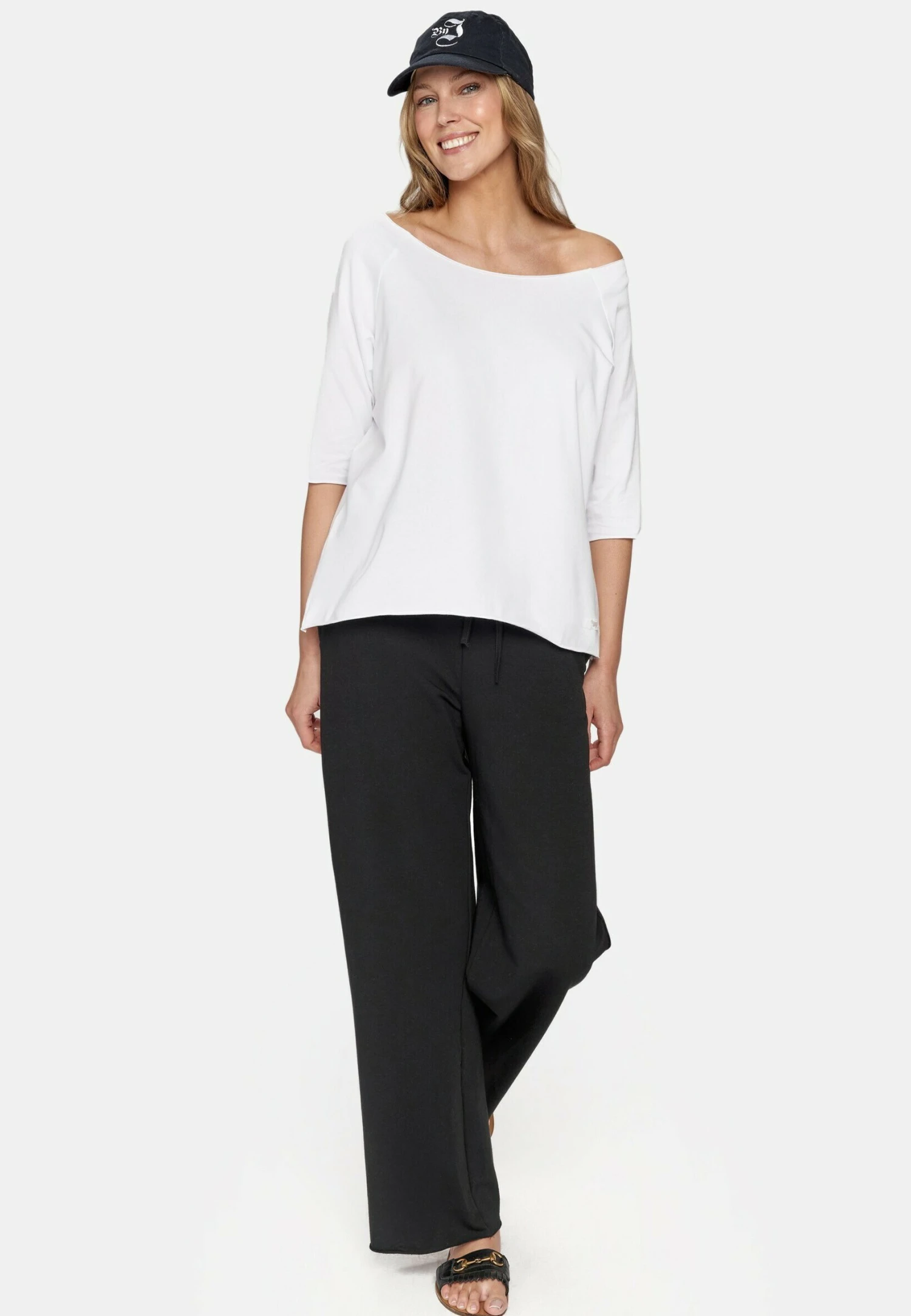 OLIVIA - T-shirt Basic - White 2 OLIVIA - T-shirt Basic - White - obrazek 2