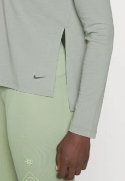 Nike Performance Bluzka Z Długim Rękawem - Mica Green/iron Grey -Fashion Pol 12ce3e8d00f34b748d2f839cb4b05229