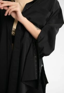 OVERSIZE - Koszula - Black -Fashion Pol 1466bb474b3b4f27bc990b4dd63b09e9