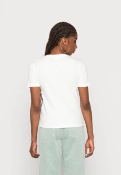 Vero Moda VMLAVENDER SS VMA NOOS - T-shirt Basic - Snow White -Fashion Pol 15ad80be0aa046cb8f0005f9a59c12ab