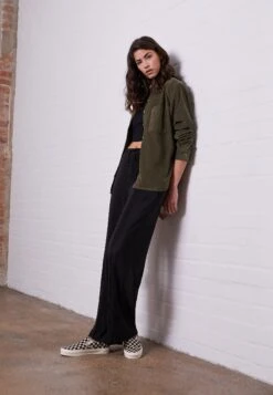 URBAN CLASSICS LADIES CORDUROY OVERSIZED SHIRT - Koszula - Olive