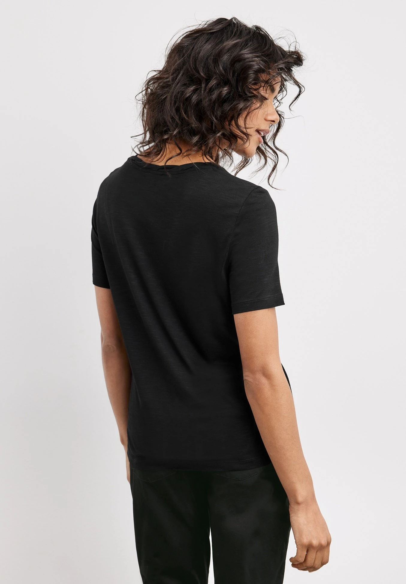 Taifun MIT V-AUSSCHNITT - T-shirt Basic - Schwarz 3 Taifun MIT V-AUSSCHNITT - T-shirt Basic - Schwarz - obrazek 3