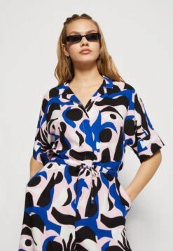 Monki Kombinezon - Pink Lisendna -Fashion Pol 24ed0071167f416ab324a78643375db6