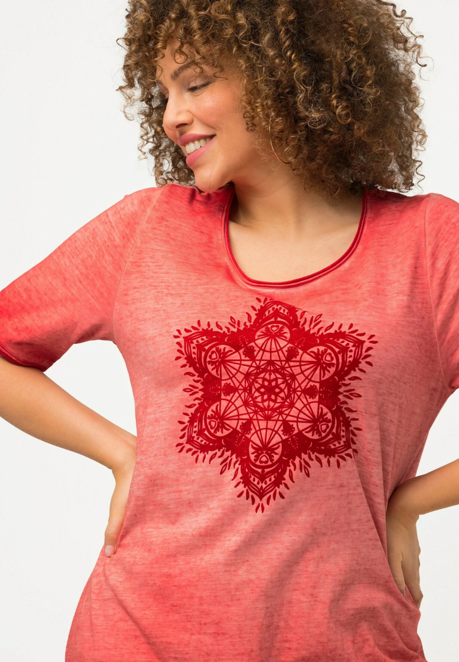 Ulla Popken T-shirt Z Nadrukiem - Poivrons Rouges 4 Ulla Popken T-shirt Z Nadrukiem - Poivrons Rouges - obrazek 4