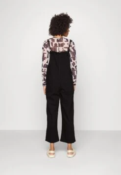 Monki Ogrodniczki - Black Dark -Fashion Pol 30160186d23e4297be2180c93e638463