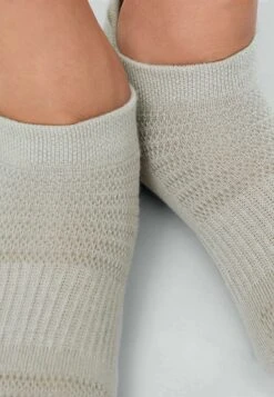 Oysho 3 PAIRS - Stopki - Grey 8 Oysho 3 PAIRS - Stopki - Grey -Fashion Pol 353518be1c2e415ea0d91e38f05af395