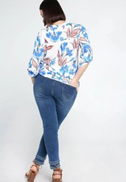 DÉTAIL EN BAS DE JAMBES - Jeansy Slim Fit - Denim -Fashion Pol 3b9c80cc0b784a4c8dc4a81cb4c6b08e