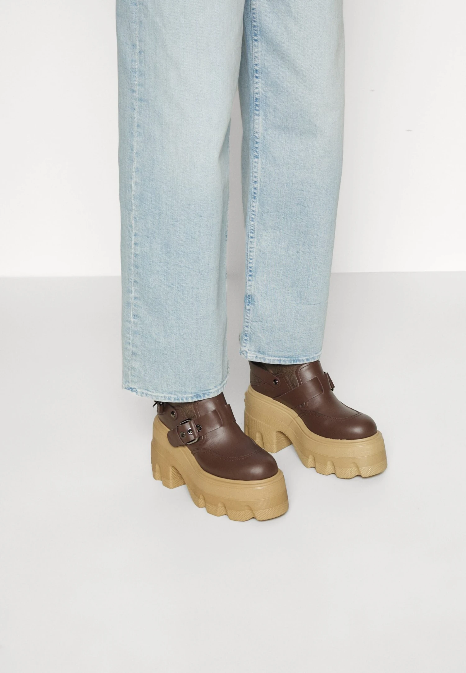 MOTHER SPINNER SKIMP - Jeansy Straight Leg - Light Blue 6 MOTHER SPINNER SKIMP - Jeansy Straight Leg - Light Blue - obrazek 6