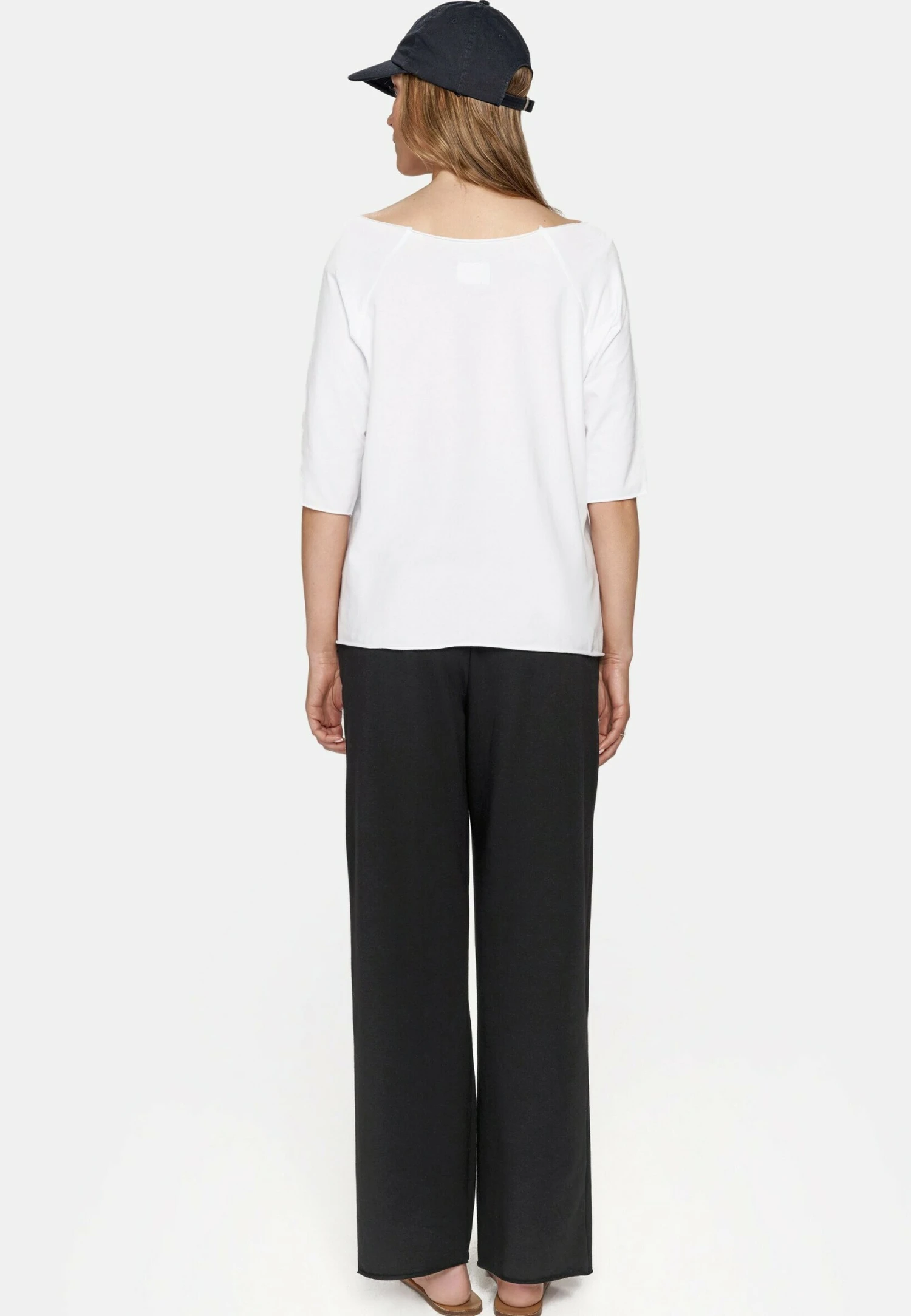 OLIVIA - T-shirt Basic - White 3 OLIVIA - T-shirt Basic - White - obrazek 3