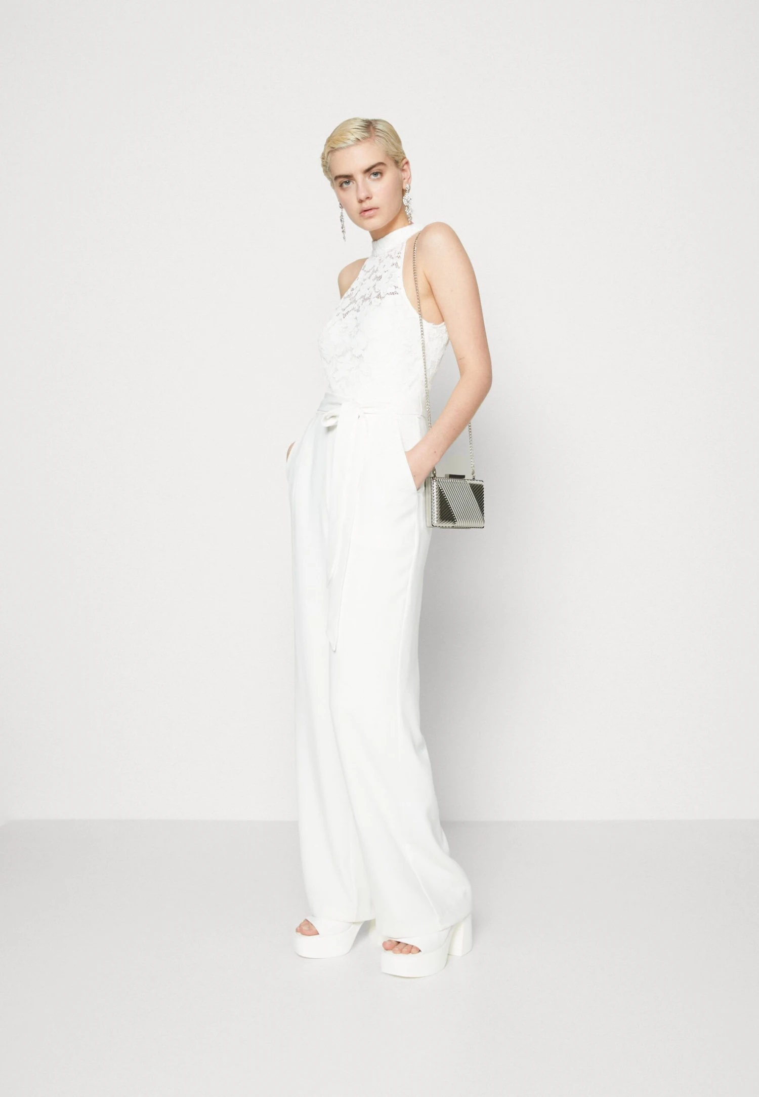 Forever New CLARA HALTER - Kombinezon - Porcelain 2 Forever New CLARA HALTER - Kombinezon - Porcelain - obrazek 2