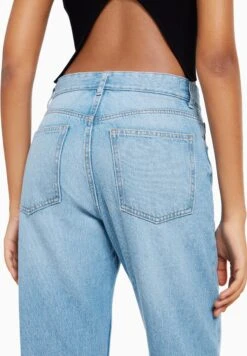 BERSHKA Jeansy Straight Leg - Light Blue Denim -Fashion Pol 54ad0d5ac89a4d8c999a45486aba135b