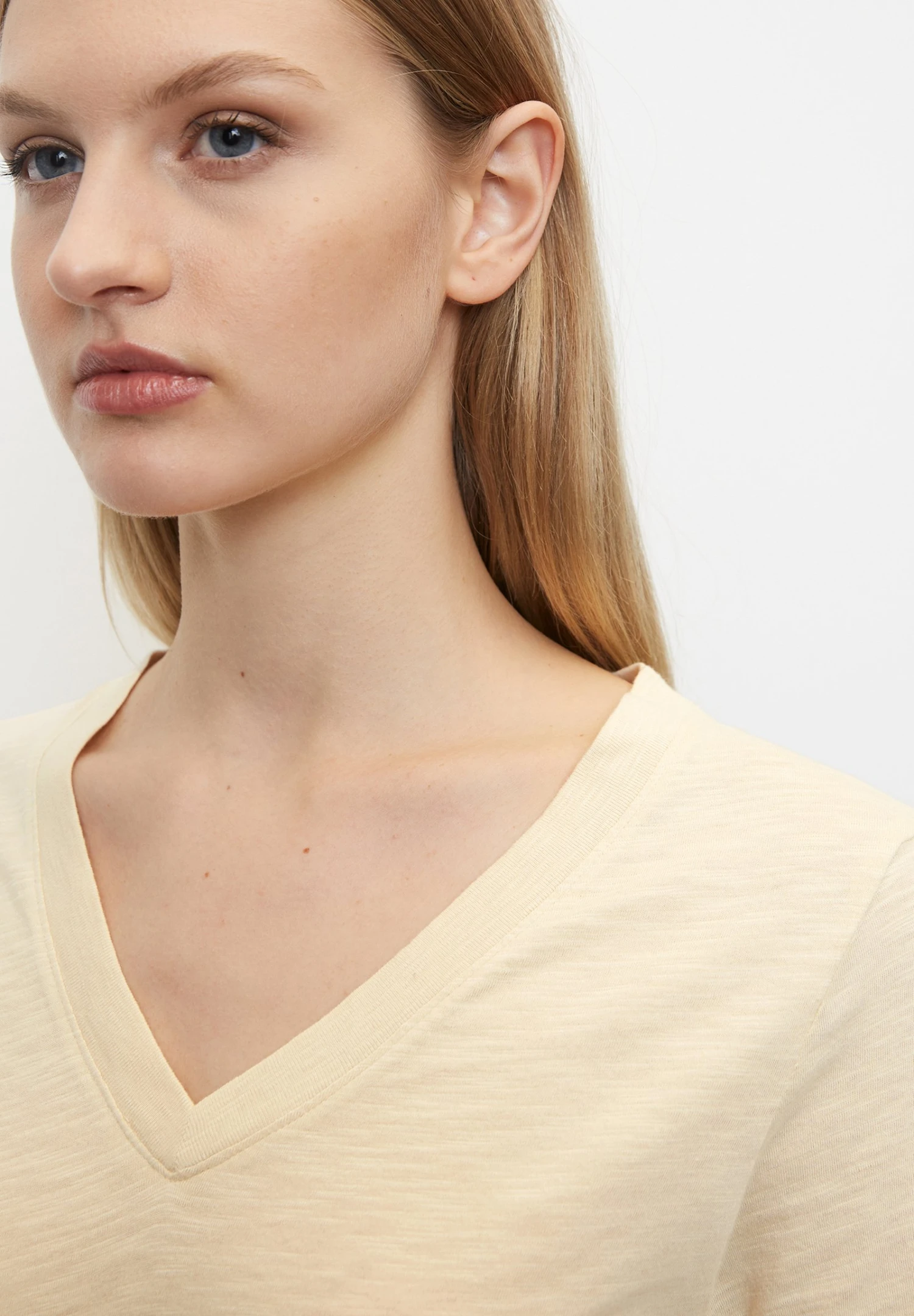 Marc O'Polo V NECK - T-shirt Basic - Natural Sand 5 Marc O'Polo V NECK - T-shirt Basic - Natural Sand - obrazek 5