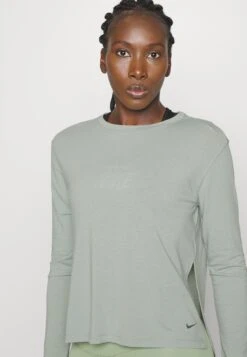 Nike Performance Bluzka Z Długim Rękawem - Mica Green/iron Grey -Fashion Pol 58e0da278858416b8be45914fbe28716