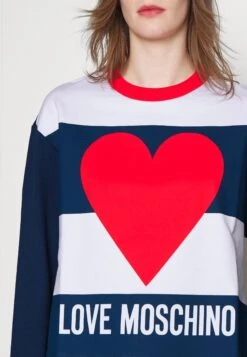 LOVE MOSCHINO Bluzka Z Długim Rękawem - White/blue/red -Fashion Pol 5faf6f4d31b544f8af0e5c0f81c01255