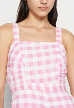 Monki Kombinezon - Pink -Fashion Pol 62217155ab9e40eb92393cefaa43f776