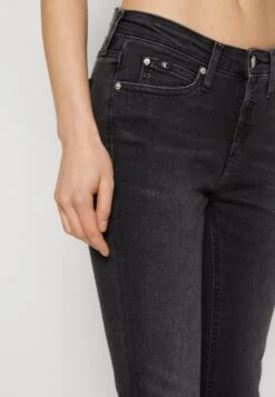 Calvin Klein Jeans MID RISE - Jeansy Skinny Fit - Denim Black -Fashion Pol 62974aa466df492785cdcb42b5e343ea