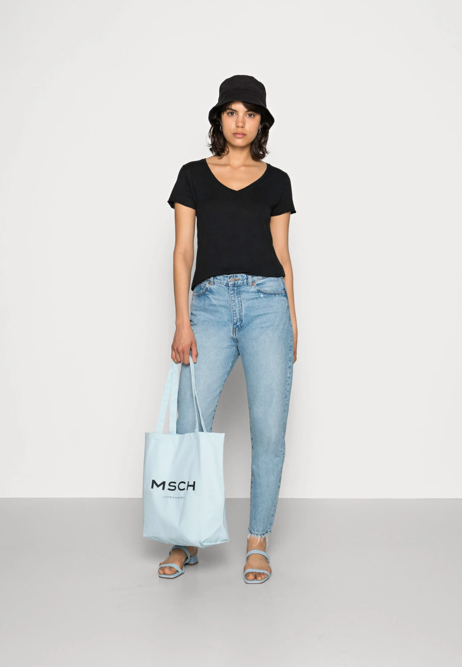 American Vintage JACKSONVILLE V NECK TEE - T-shirt Basic - Noir 2 American Vintage JACKSONVILLE V NECK TEE - T-shirt Basic - Noir - obrazek 2