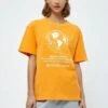 BEATE GOTS TEE - T-shirt Z Nadrukiem - Orange Blossom