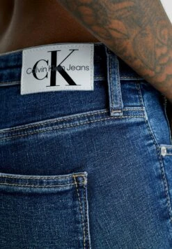 Calvin Klein Jeans HIGH RISE SUPER ANKLE - Jeansy Skinny Fit - Denim Dark -Fashion Pol 76a5571b4761403c999dd4dfeb55d14e