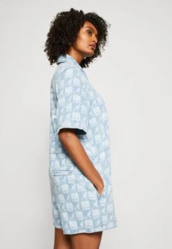 Marc O'Polo DENIM RELAXED OVERALL MINI LENGTH ALL OVER PRINT PLACEMENT - Kombinezon - Light Blue -Fashion Pol 7d9e949333e748d59bbacdfaa9648ad0