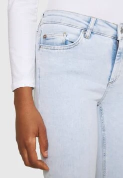 ONLY ONLBLUSH LIFE MID RAW - Jeansy Skinny Fit - Light Blue -Fashion Pol 81af95ac5ea842d0a638547fb9ebb805