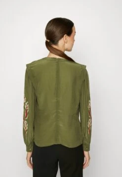 Scotch & Soda RUCHED WAIST BLOUSE WITH EXTENDED SHOULDER - Bluzka Z Długim Rękawem - Army Green -Fashion Pol 880b8bc0392f460a8ad173b1c534a549