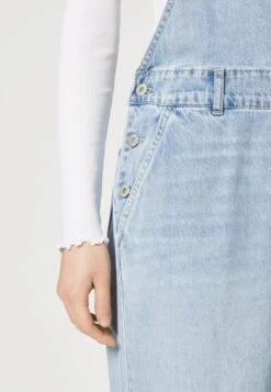 ONLY ONLEMMI OVERALL - Ogrodniczki - Light Blue Denim -Fashion Pol 918a513eec224fb88b25af47dfa28f32