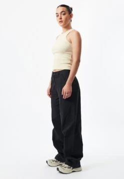 Dr. Denim DONNA - Jeansy Relaxed Fit - Black -Fashion Pol a203cccdac6a43c58c3dffaae2739d26