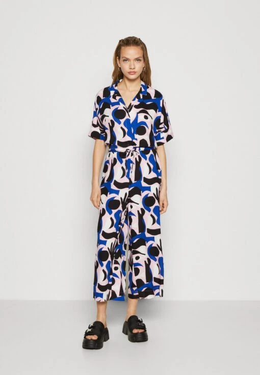 Monki Kombinezon - Pink Lisendna -Fashion Pol a5879c4a32b54f2680430d43ccc3b426