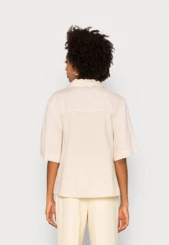 Marc O'Polo WAISTED POLO SHAPE SHORT SLEEVE PATCHED - Koszula - Dusty Field -Fashion Pol a9f8d0bc0afe4367b7bee2c03e860f9a