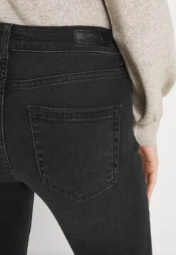 ONLY ONLBLUSH LIFE - Jeansy Skinny Fit - Black Denim -Fashion Pol aa3f5dd8929a404fb6a6da3bc209a2a5