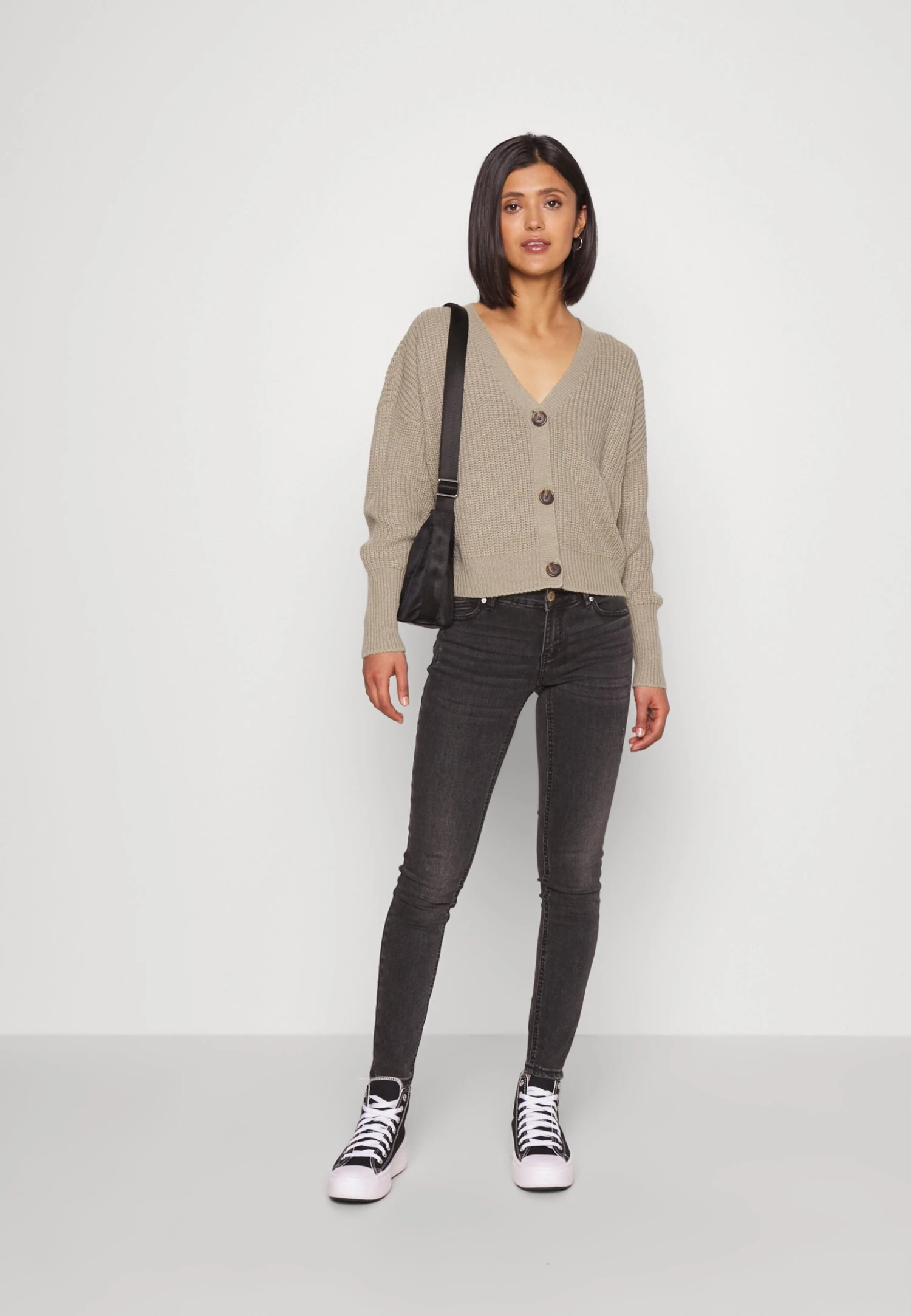 Vero Moda SKINNY PUSHUP - Jeansy Skinny Fit - Black Denim 2 Vero Moda SKINNY PUSHUP - Jeansy Skinny Fit - Black Denim - obrazek 2