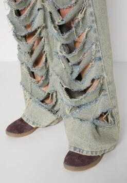 Jaded London EXTREME SLASHED LOW RISE - Jeansy Bootcut - Blue -Fashion Pol af080294443141a697e3bc35c9bdea6d