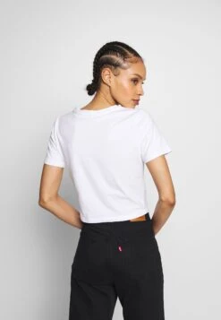 Mister Tee LADIES TRIBAL CROPPED TEE - T-shirt Z Nadrukiem - White -Fashion Pol b17db9d2934a4984b3fa9483ac399eb9