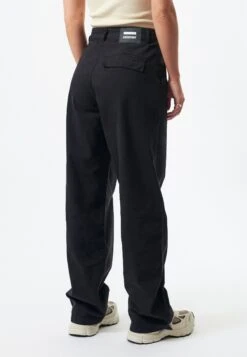 Dr. Denim DONNA - Jeansy Relaxed Fit - Black -Fashion Pol b84b5aa6b55a466cbe9520616ab3a870