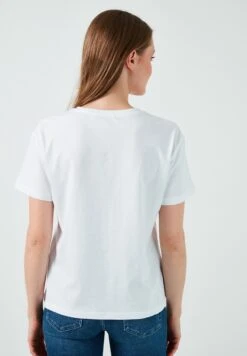 LELA SLIM FIT - T-shirt Z Nadrukiem - White -Fashion Pol baef99bc1da44141ad300f5298aac597
