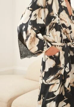 Next FLORAL LIGHTWEIGHT STANDARD - Szlafrok - Black White -Fashion Pol bb2169c9d20c4c38ab069a49e9bff995