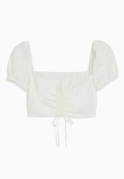 BERSHKA SHORT SLEEVE WITH GATHERED DETAIL-CROP - Bluzka - White -Fashion Pol d7dd72a27fbb49289114c349ac52faf1