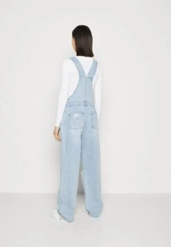 ONLY ONLEMMI OVERALL - Ogrodniczki - Light Blue Denim -Fashion Pol d91c26a9ea89448a921ebb94df1eb076