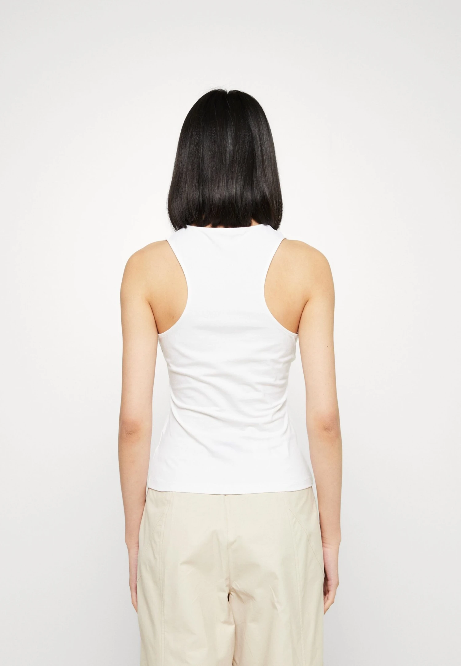 Calvin Klein Jeans MICRO MONOLOGO RACER BACK - Top - Bright White 3 Calvin Klein Jeans MICRO MONOLOGO RACER BACK - Top - Bright White - obrazek 3