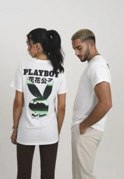 PLAYBOY RETRO UNISEX - T-shirt Z Nadrukiem - White/green -Fashion Pol eae4965db0384e64b93db678b890650f