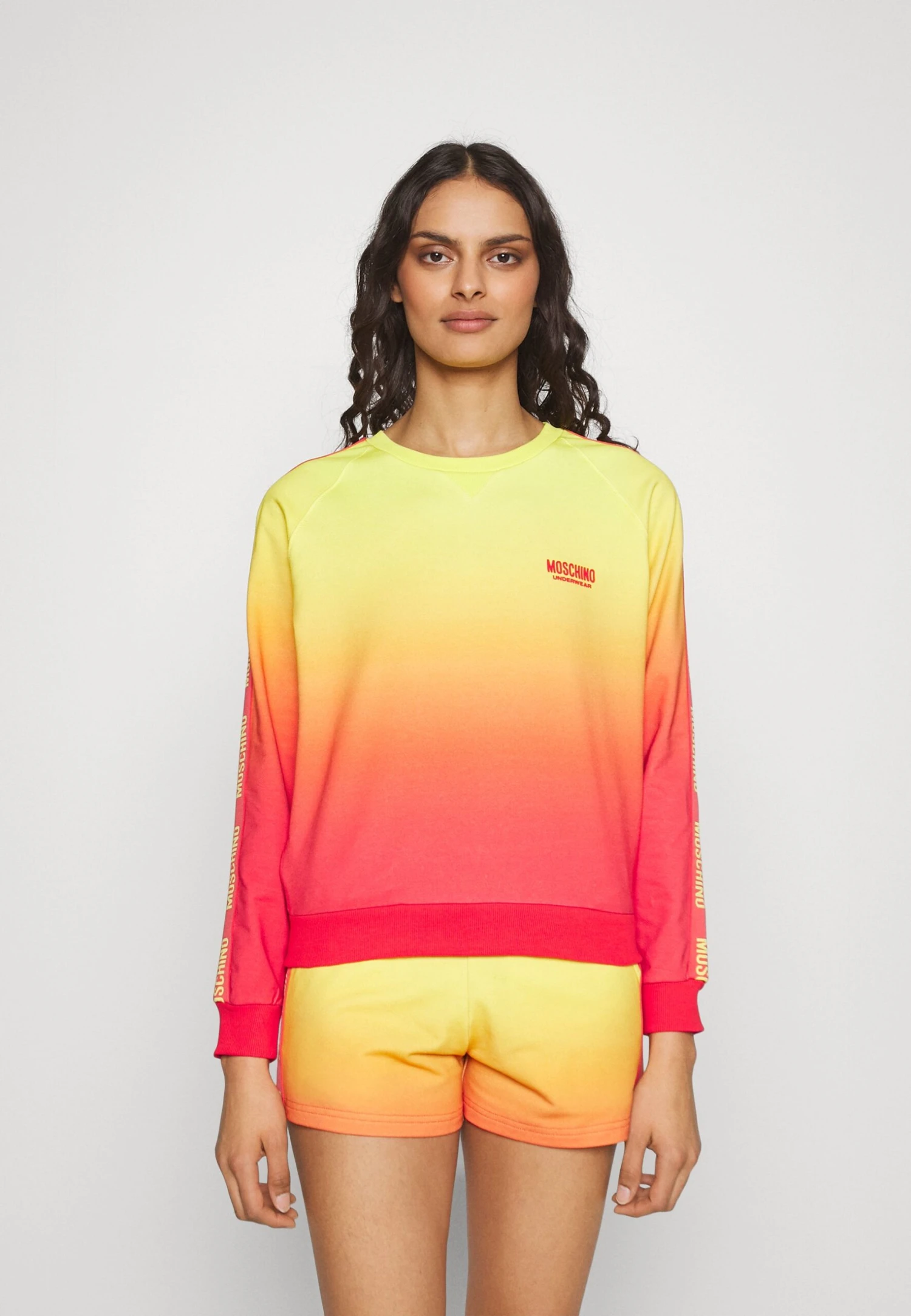 CREWNECK SWEATSHIRT - Koszulka Do Spania - Fantasy Print Fucsia 1 CREWNECK SWEATSHIRT - Koszulka Do Spania - Fantasy Print Fucsia