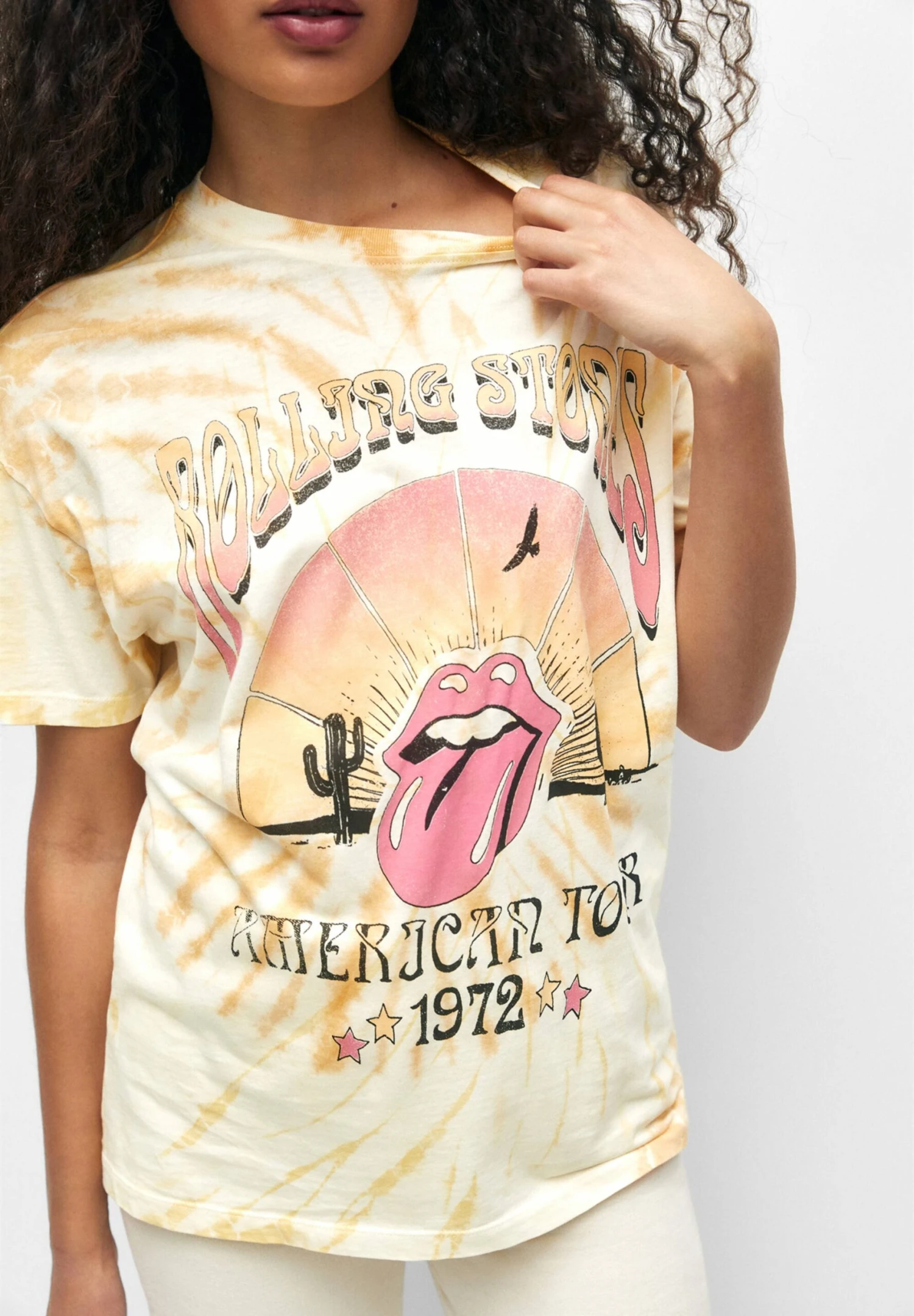 PULL & BEAR THE ROLLING STONES AMERICAN TOUR 1972 - T-shirt Z Nadrukiem - Multi Coloured 4 PULL & BEAR THE ROLLING STONES AMERICAN TOUR 1972 - T-shirt Z Nadrukiem - Multi Coloured - obrazek 4