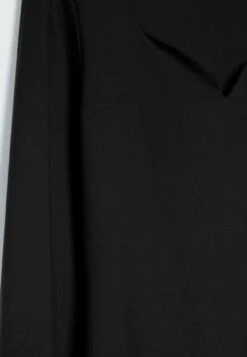 Stradivarius LANGARM-BODY MIT HERZAUSSCHNITT - Bluzka Z Długim Rękawem - Black -Fashion Pol fd0a99d355874bedbd39556ccd278333