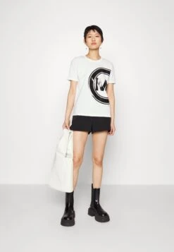MICHAEL Michael Kors GRAPHIC CHARM CLASSIC TEE - T-shirt Z Nadrukiem - WHITE -Fashion Pol fe847b18089c446498d89ecff89eaff4